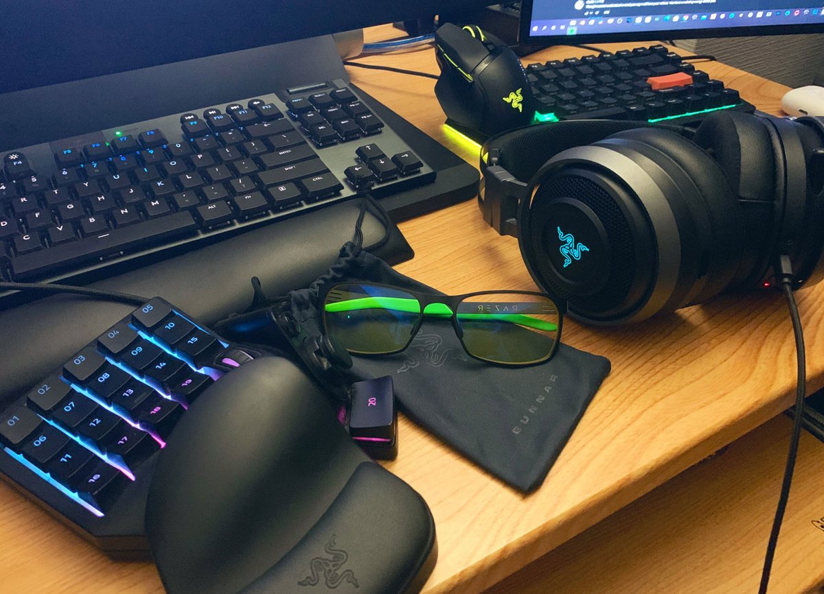 CGWjp's tweet photo. 3DCGクリエイターが制作に活用するガジェットを紹介する連載「クリエイター愛用の周辺機器特集」。第1回では補助デバイスを特集しました！

記事はこちら↓
https://t.co/uRQrERuNSe

#補助デバイス #左手デバイス #Razer #TourBox #BlackmagicDesign #BRAINMAGIC #3Dconnexion #CLIPSTUDIO #Azeron https://t.co/CXE3Ch00B4