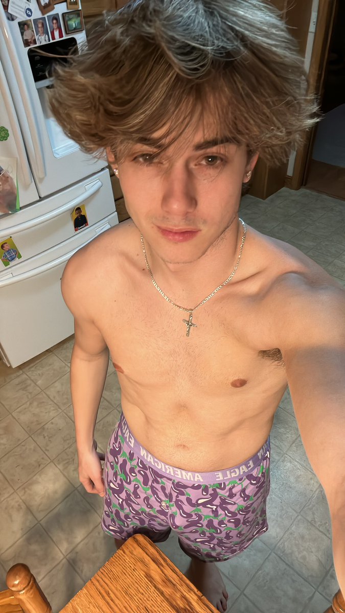 itschrisw113's tweet photo. fuck it, im sending a sexy pic to everyone that retweets this😈🤪 https://t.co/xs5wcMI5pj