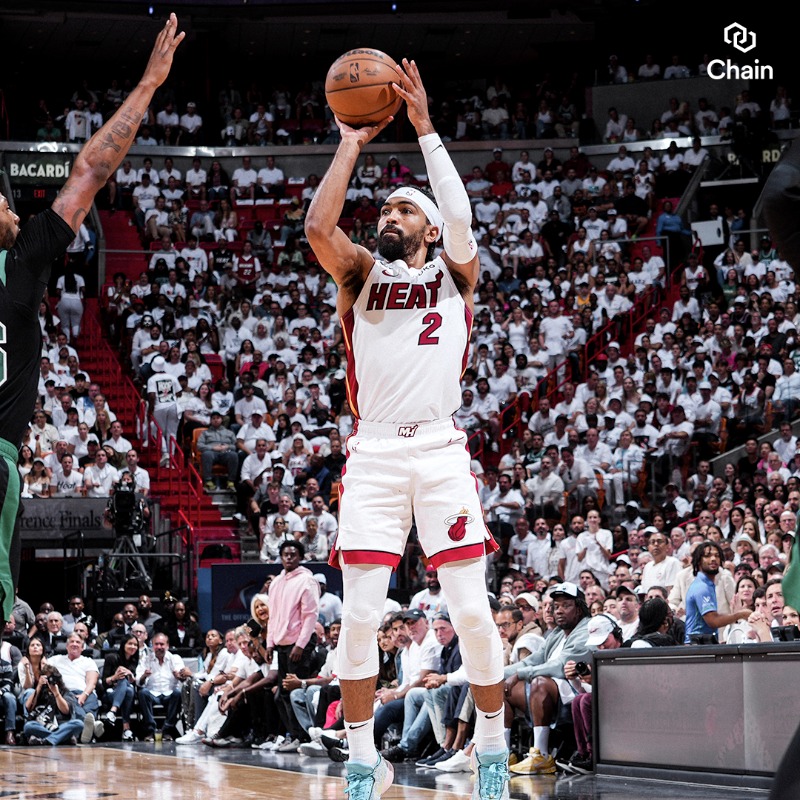 MiamiHEAT's tweet photo. Jumped out to a big lead in front of our #WhiteHot crowd and never looked back. Look back at tonight's Game 3 win Through The Lens 📸

@MiamiHEAT // @Chain