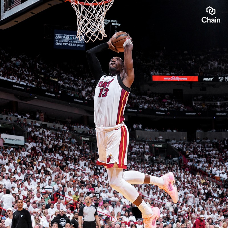 MiamiHEAT's tweet photo. Jumped out to a big lead in front of our #WhiteHot crowd and never looked back. Look back at tonight's Game 3 win Through The Lens 📸

@MiamiHEAT // @Chain