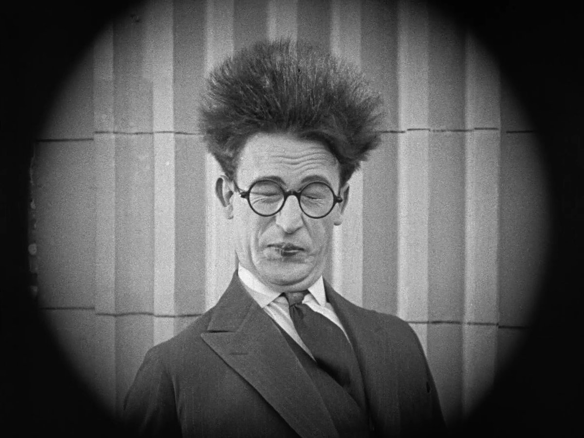 analgesicsleep's tweet photo. Harold Lloyd’s messy hair in “High and Dizzy”
#TCMParty #SilentSundayNights #HaroldLloyd #HighAndDizzy #SilentFilm https://t.co/vKXDi0wUcN