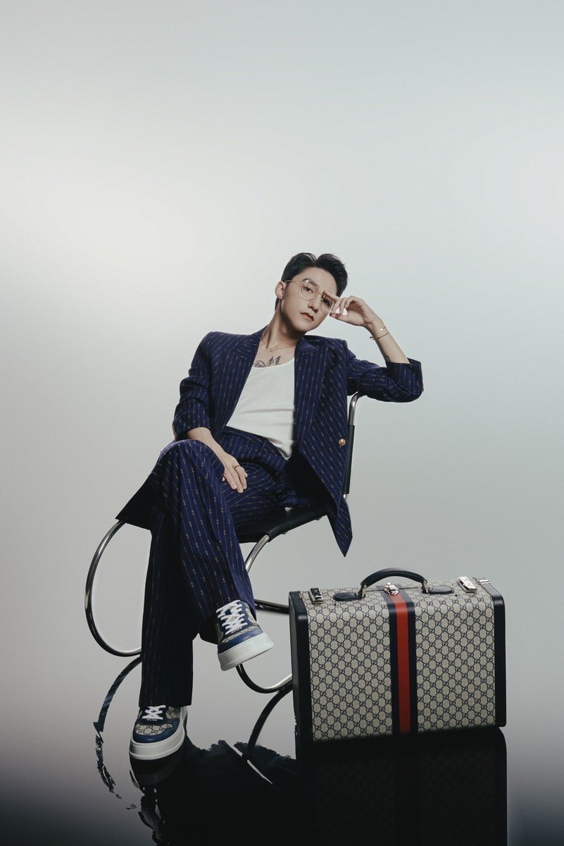 tingmonthly's tweet photo. GUCCI ยกตำแหน่ง “Friend of the House” ให้ซูเปอร์สตาร์ชาวเวียดนาม Sơn Tùng M-TP (เซินตุ่ง เอ็ม-ทีพี)พร้อมเปิดตัวในฐานะศิลปินชายเวียดนามคนแรกที่ขึ้นแท่น GUCCI FOHในงานแฟชั่นโชว์ Gucci Cruise 2024 ที่กรุงโซล

ติดตามต่อได้ที่ 🔗 https://t.co/qnrFhQG5mn https://t.co/9la32MlqFR