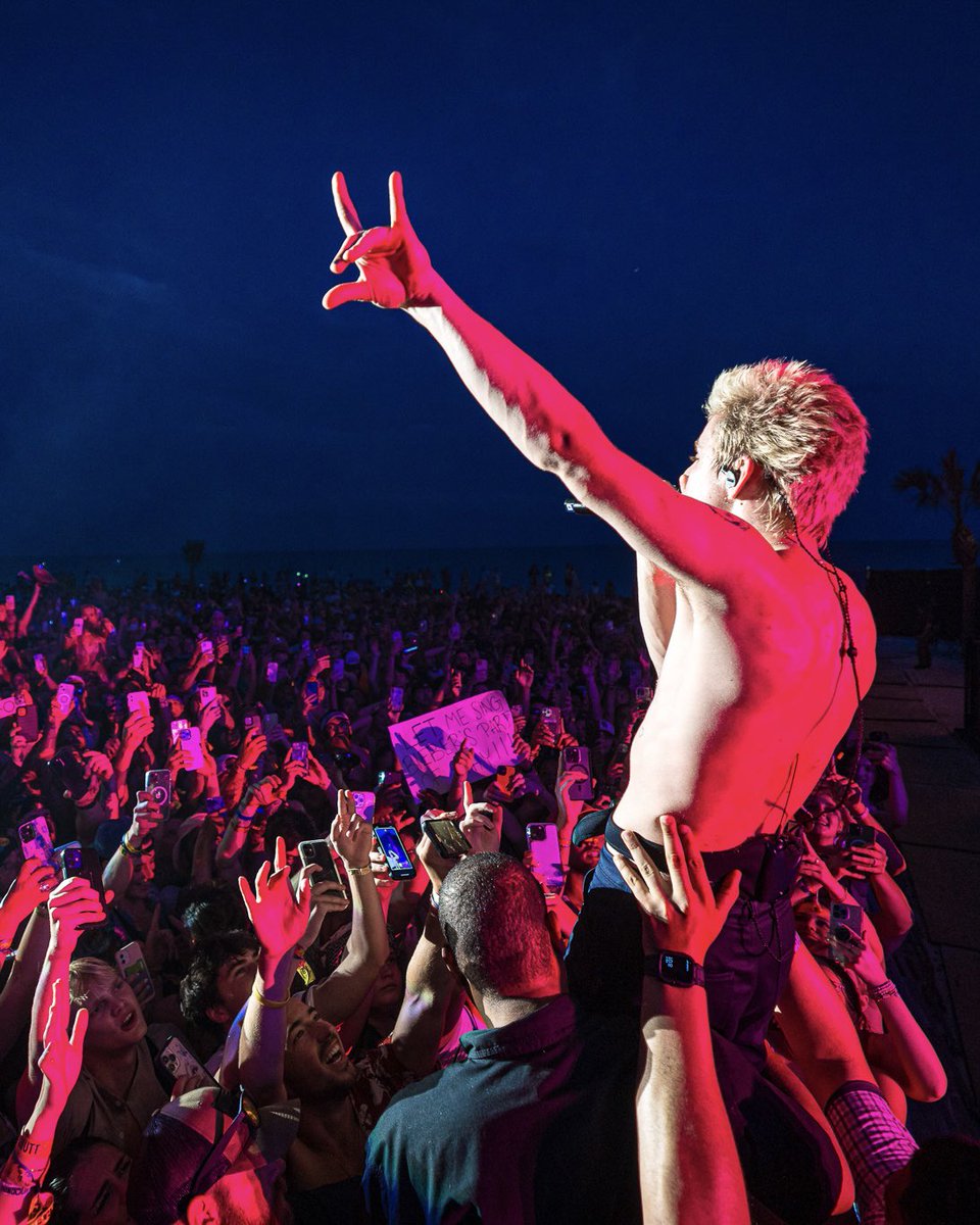 Hangout Music Fest tweet media