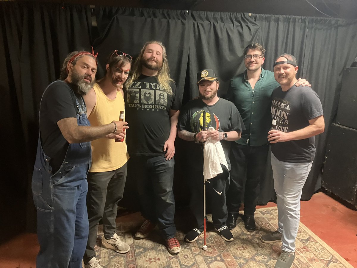 Bobtgetobsmob's tweet photo. That was a great show!! Y’all had my buddy and I cracking up .😂 You’re all good to your fans and that’s a huge part of what keeps me coming back. Made memories with one of my best friends while remembering another friend I lost that I’d go to y’all’s shows with. #WellRedComedy https://t.co/UH0LZ1Vm2t