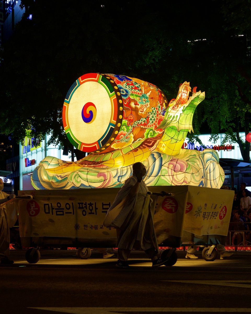 sensing's tweet photo. Lotus Lantern Festival in Seoul - lantern parade https://t.co/XP72pmv2U1