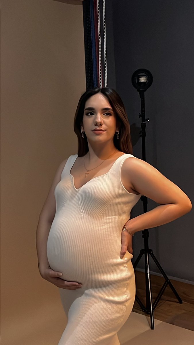 alexafnd's tweet photo. Siempre pensé que me vería muy bonita embarazada… tenía razón 🤭 https://t.co/Ey2KBshld4