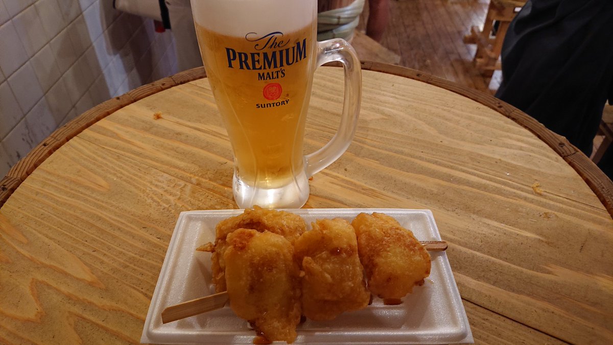 MACO36052524's tweet photo. 5月21日(日)　京都 錦市場
京都の台所｢錦市場｣で食を楽しんで来ました🤭
天ぷらとビール🍺昼飲み最高👍
#京都錦市場 #京都の台所 #食を楽しむ #昼飲み最高 https://t.co/no6BIaO81k