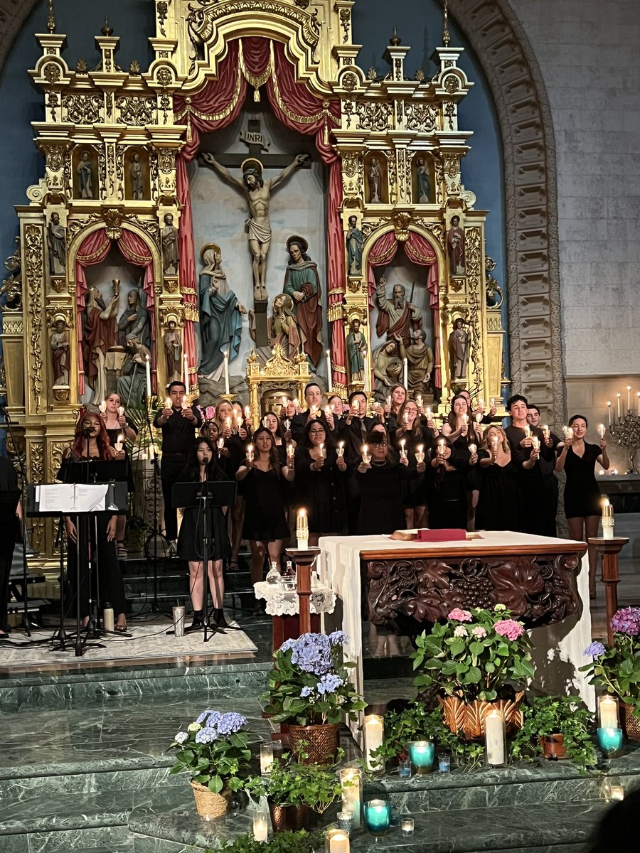 usdministry's tweet photo. The love of Christ was palpable in Founders Chapel tonight as we celebrated the Candlelight Mass. Blessings to all those taking exams this week and especially our seniors. https://t.co/GPz9qrTg6V