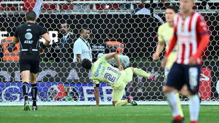 BullyingFutbol's tweet photo. Las vueltas que da la vida:

En el torneo regular, Henry Martin se 0rinó en Chivas.

Y en la Liguilla se c@gó de miedo ante Chivas.

TRONCO SOBREVALORADO JAJAJAJAJAJAJAJAJAJAJAJAJAJAJAJAJAJAJAJAJAJAJAJAJAJAJAJAJAJAJA https://t.co/zO3WsaNKkJ