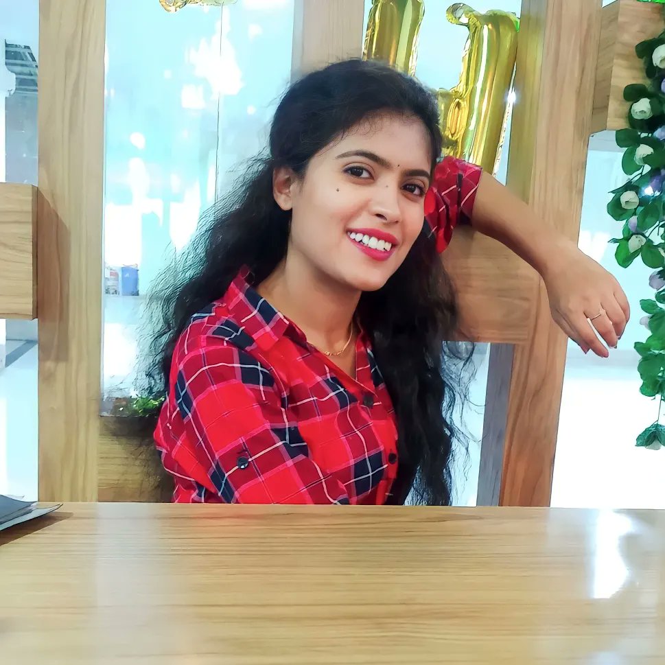 mira_yadav_'s tweet photo. कभी कभी हम अंदर से टूटकर भी 
बाहर से मुस्कुरा देते हैं 😊#smile is the solution of Every #problem https://t.co/BGaobYoc1X
