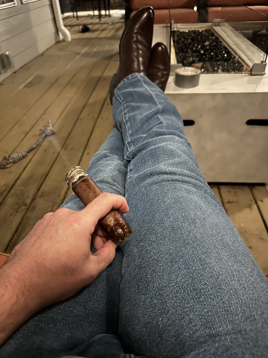 ruff_boots's tweet photo. Enjoying the very last bit of the weekend https://t.co/P5HsdYkNQU