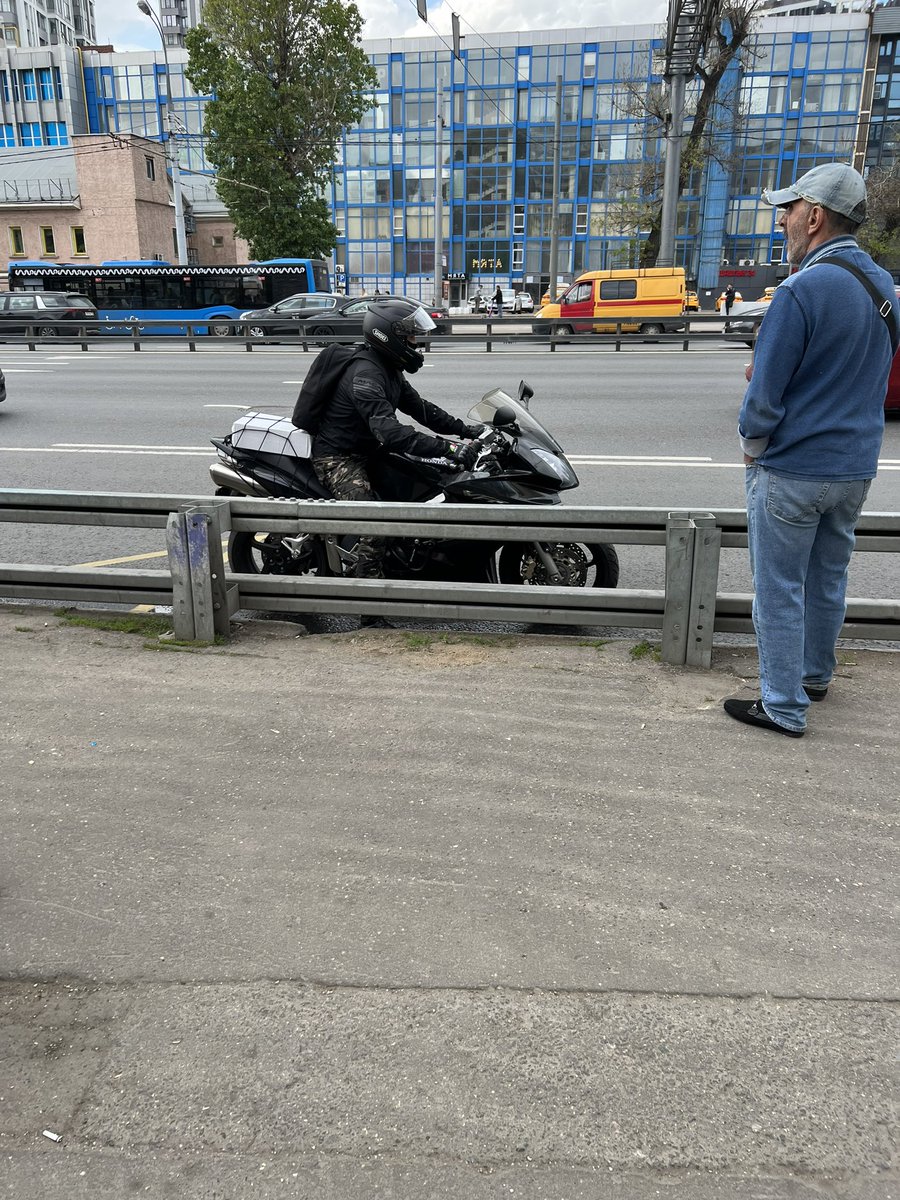 AurenFox's tweet photo. Motoboys are awesome, what are u thinking? https://t.co/njhY4t6beG