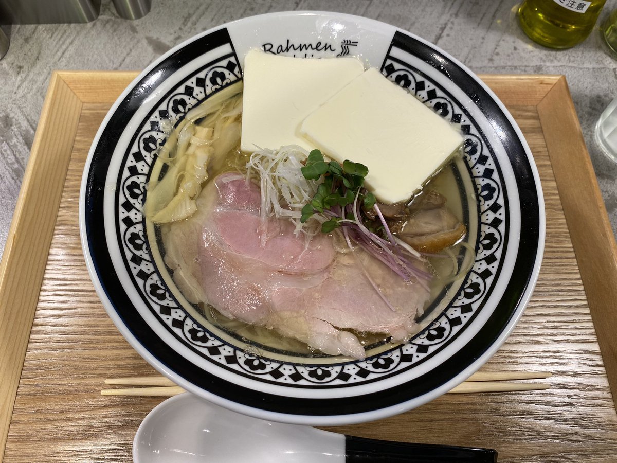 iteko_Rabbit's tweet image. #RAMEN #EDDIE #SuperButter #塩ラーメン
塩ラーメンさっぱりしてて美味しかったぁ〜😋💕
スーパーバター入れたら変身したわ✨🧈✨
ラーメン欲が満たされる一杯だったんでスープも飲んじゃいました‼️