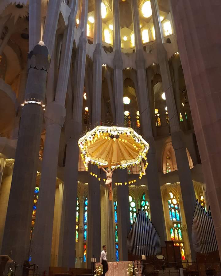 Passejant per Barcelona. 
Sagrada Familia. Una visita imprescindible.  #,Barcelona #bcn #descobrirbcn @sagradafamilia @catexperience @TimeOutBCN