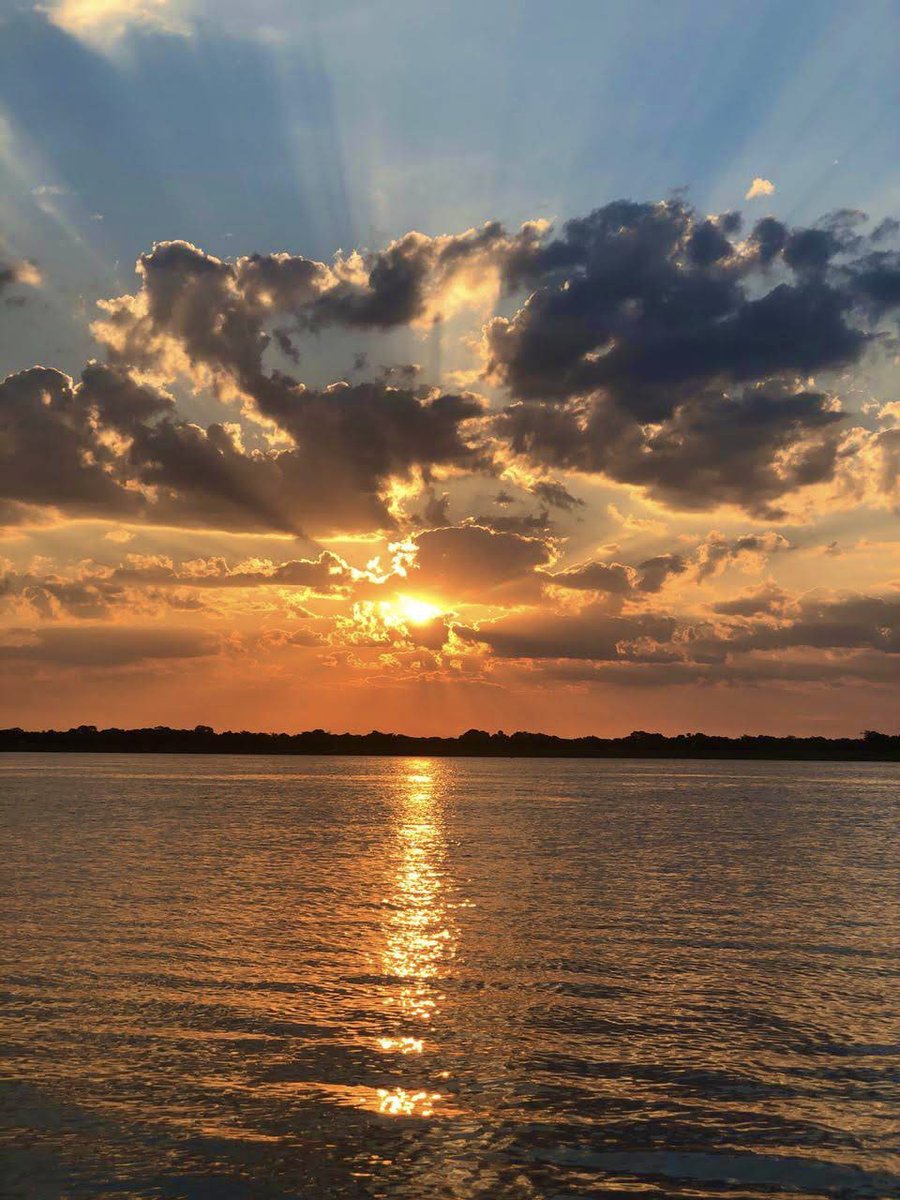 briva02's tweet photo. El Atardecer es todo lo que está bien✨❤️‍🩹 https://t.co/8qoT6422x4