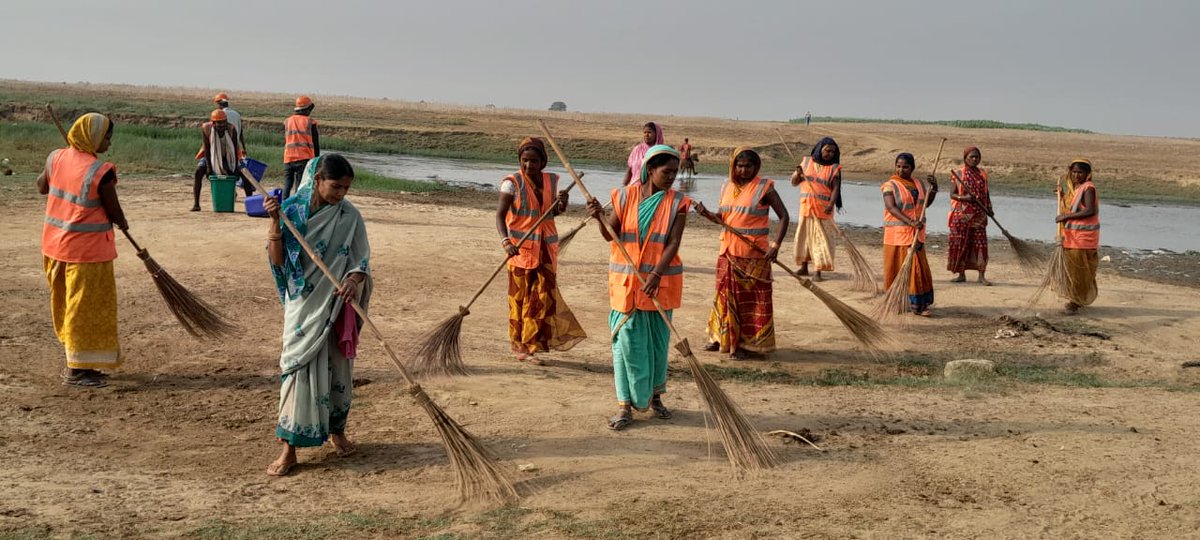 EastKhasi's tweet photo. swachhbharat: RT @LSBA_Bihar: #LSBA/@SBMGramin अंतर्गत  #SachhtaSeSamridhhi (Cleanliness To Prosperity) अभियान में पूरे राज्य में जन-जागरुकता (BCC/IEC ) व गांव की #VisualCleanliness हेतु विविध गातिविधियों का संचालन किया जा रहा है. 
@Rahulkumar_IAS @mahaj… https://t.co/dgaMtI2Nwv