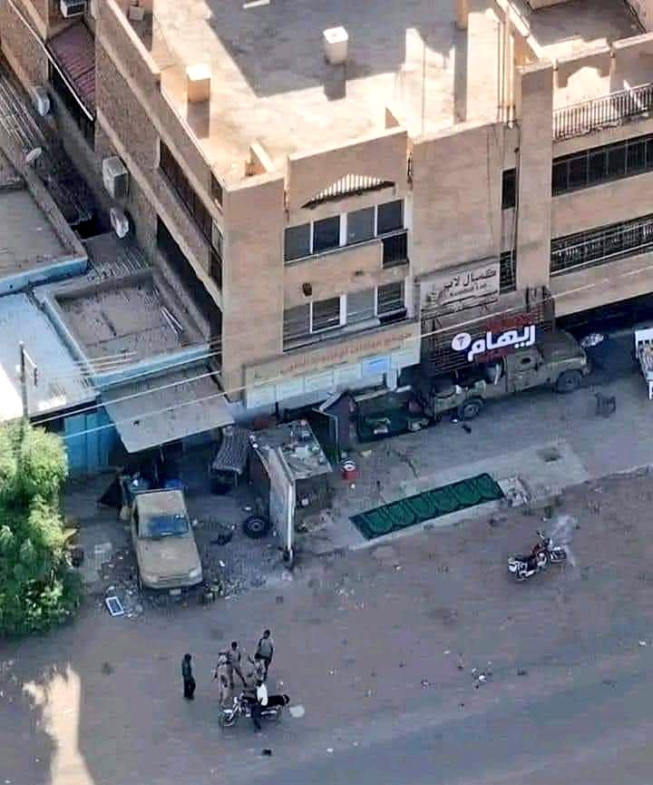 AMINHASSANSUDAN's tweet photo. خاشي جوا الصيدليه برضو شايفنك😂
جنجويد رباطه

ريهام ما بتحلك ✋

ـ #الفيديو في اول التعليقات 👇👇 https://t.co/NYyokOG1Ok