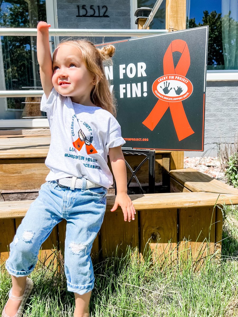 ofhssoftball's tweet image. When programs come together to support a cause is love. Oak Forest is home 🙏🏻 @luckyfinproject @OFBbaseball @OF_Varsity @janae_kent