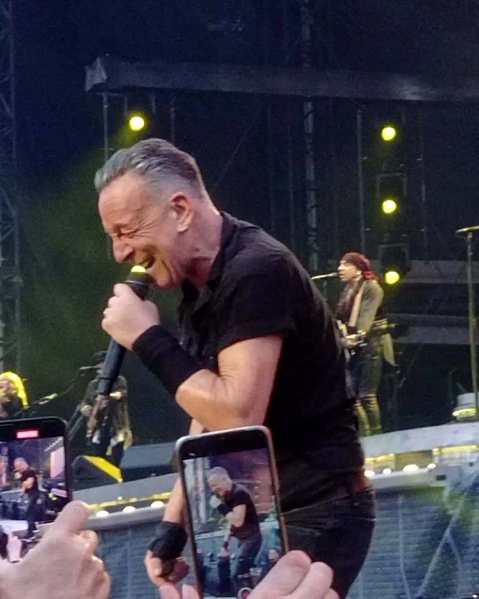 AlessioLaker's tweet photo. "The dogs on Main Street howl
'Cause they understand
If I could take one moment into my hands
Mister I ain't a boy, no, I'm a man
And I believe in a promised land" #springsteeen #circomassimo #Roma #brucespringsteenroma #SpringsteenRome2023 #SpringsteenTour2023 #estreetband https://t.co/V0pqOgu8Cg