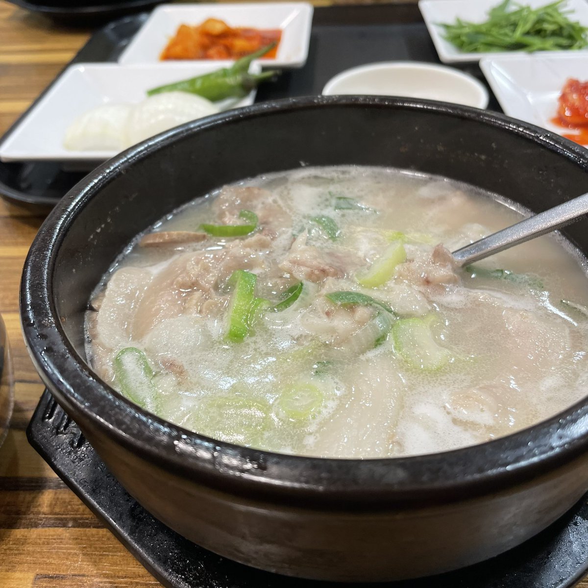Tk0S1's tweet photo. 먹고 먹고 먹고 먹고… https://t.co/LWw8Sl89Ac