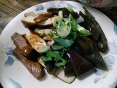 arivprayoga's tweet photo. 木曜夜は、三和夜市の東明肉燥麺へ。肉燥麺に豆干、海帯、綜合湯という比較的体に優しいセットにしてみました。😋😋 https://t.co/QRtvZIgBHX
