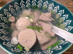 arivprayoga's tweet photo. 木曜夜は、三和夜市の東明肉燥麺へ。肉燥麺に豆干、海帯、綜合湯という比較的体に優しいセットにしてみました。😋😋 https://t.co/QRtvZIgBHX