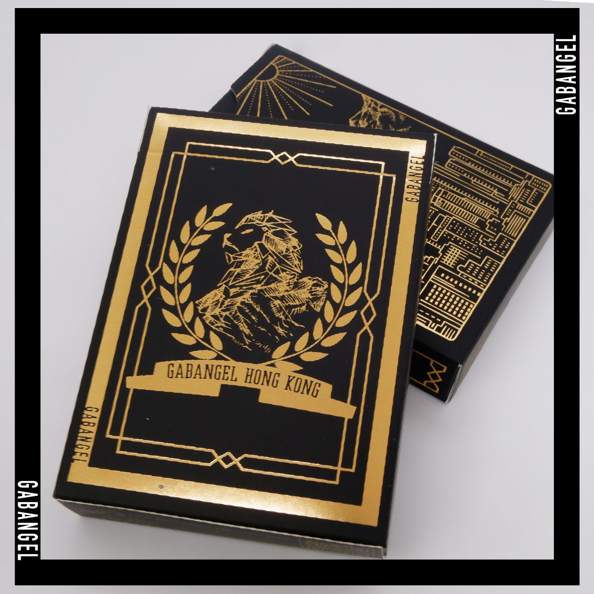 Gabangel_design's tweet photo. Who can refuse a black & gold deck? 🤩
Lion Rock Spirit playing cards, black edition
#playingcards #HongKong #Asia #design #cardsdesign #cardshop #hk #Spirit #poker #NFTCommmunity #gabangel #artshare https://t.co/NSwwnuwVmq