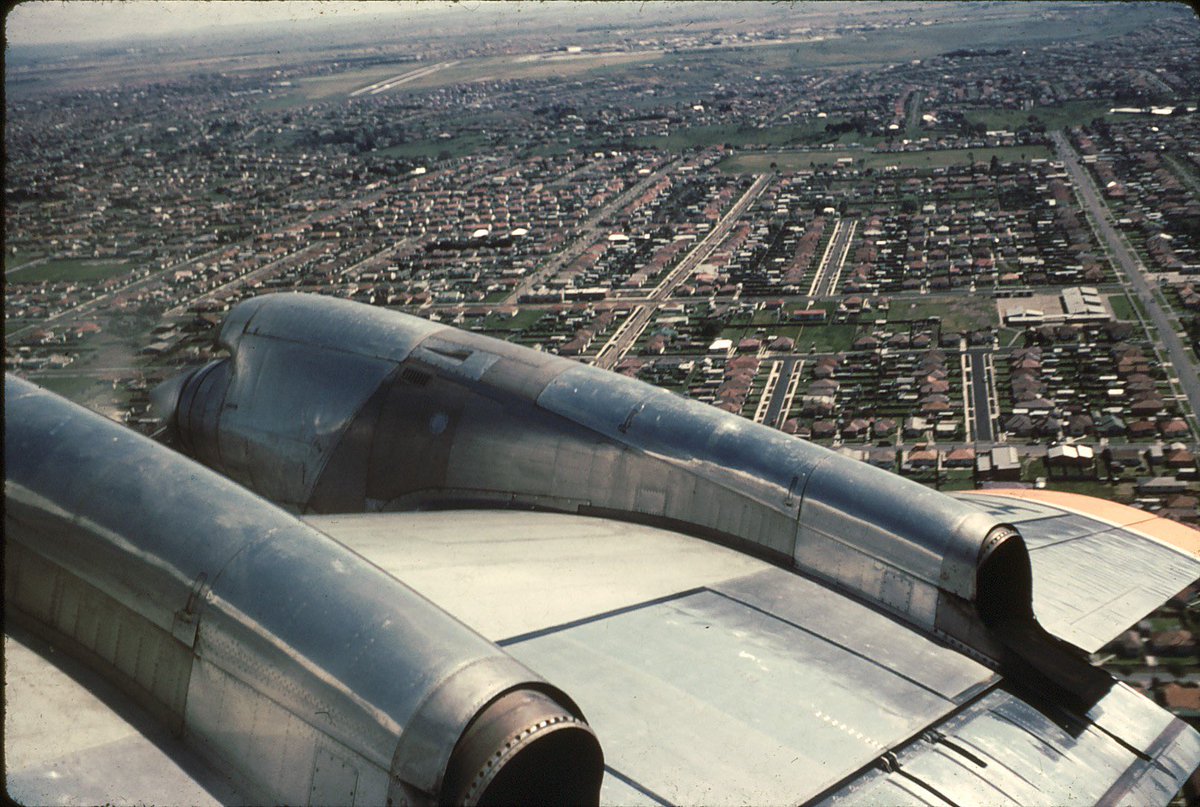 eric_riddler's tweet photo. #FoundSlideHoliday Banking over Pascoe Vale on final approach to Essendon Airport, Naarm Melbourne, Kulin nation, circa 1962 (photographer unknown) https://t.co/4oSGFbAGbP
