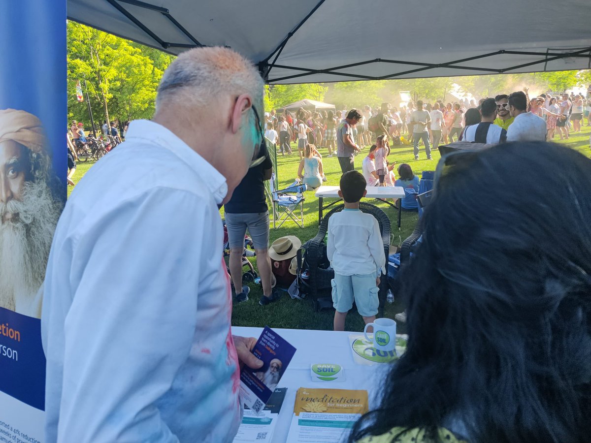 RuchikaWadhwaRD's tweet photo. Many Thanks @MayorStewart  for meeting with @cpsavesoil volunteers yesterday at @colourfest @cityofcoquitlam to learn more about the #SaveSoilMovement  #yoga #meditation #InnerEngineering @SadhguruJV 
We appreciate your support and inspiring leadership! 

https://t.co/FVLvBOVe6g https://t.co/zY94oLQdhb