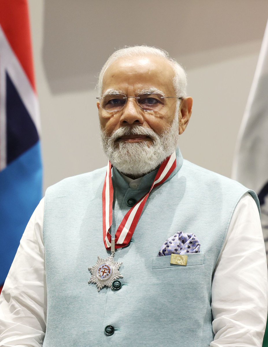 PIB_India's tweet photo. Big Honour for India 🇮🇳

PM @narendramodi has been conferred the highest honour of Fiji by the PM of Fiji: Companion of the Order of Fiji, in recognition of his global leadership.

Only a handful of Non-Fijians have received this honour till date.