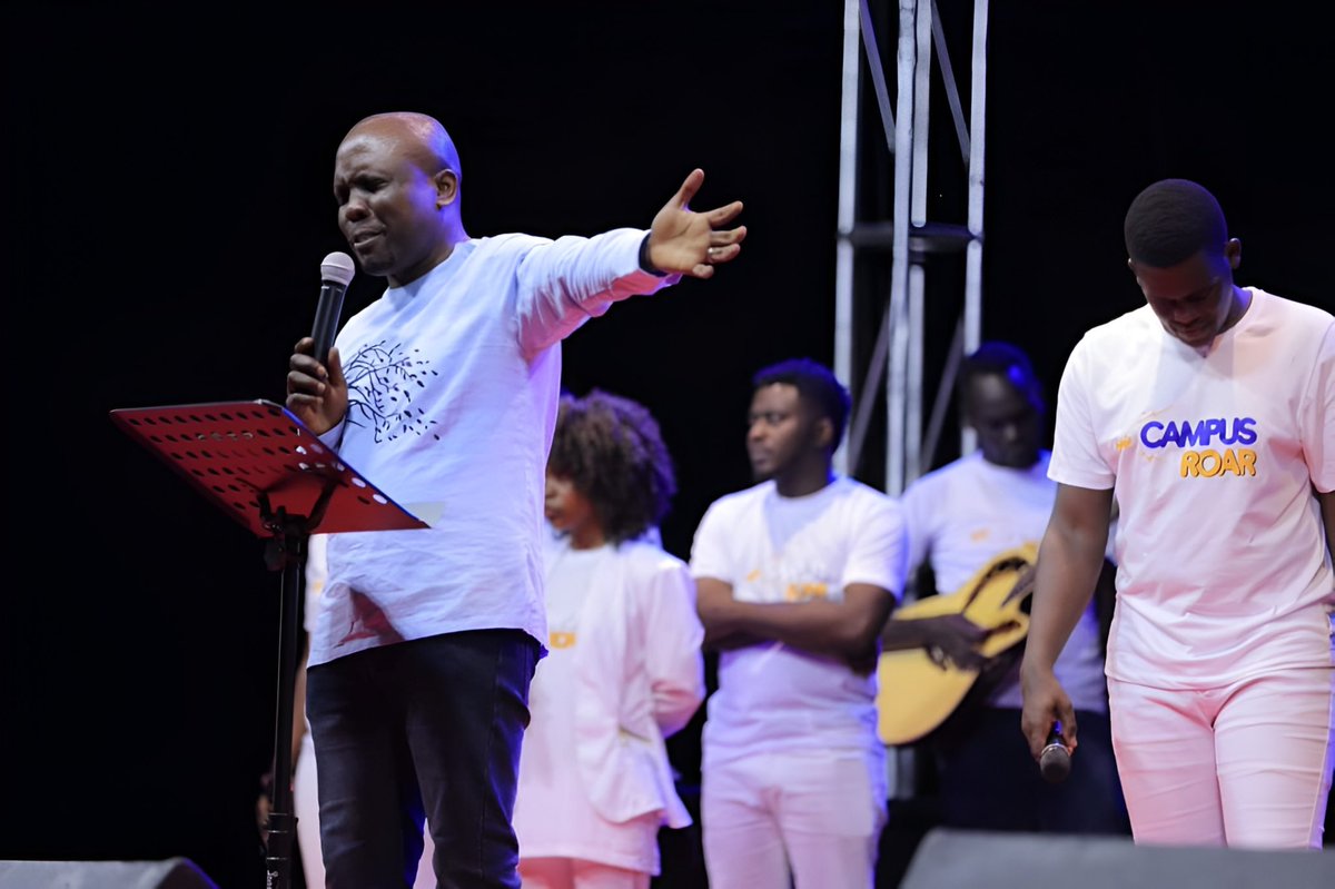 Sandra_Suubi's tweet photo. #CampusRoar with the
@ChristWayChurch family at @kyambogou
.
.
THERE IS A GENERATION RISING!!!!!!
#worship #warship #yegwe #geturpraiseon #getyourworshipon #sinza #chosengeneration
.
.
@hypemediaug 📷 https://t.co/s4t49llc0H