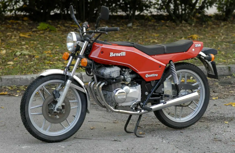 1979 Benelli 250 Quattro
source: tinyurl.com/38krtena
#ClassicMotorcycles