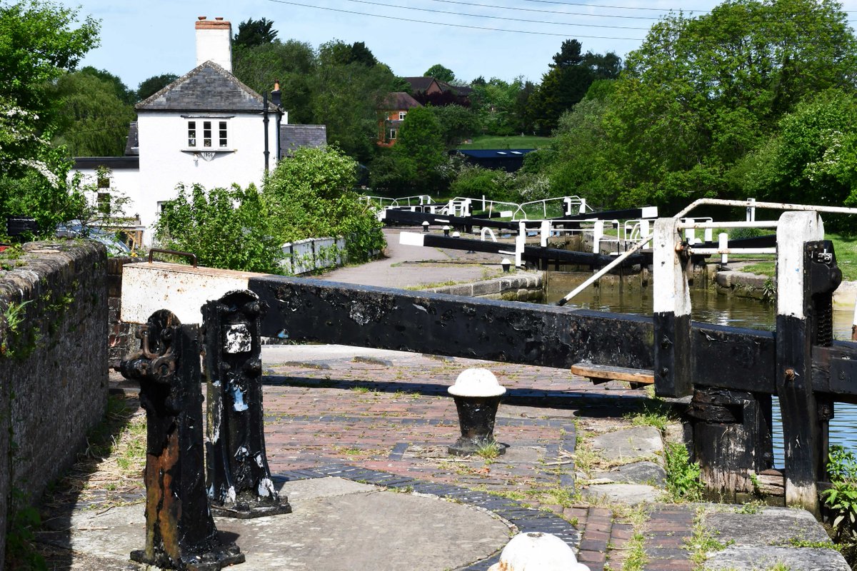 retired_tom's tweet photo. My photos from #May 2022
#CanalRiverTrust #GrandUnionCanal #Soulbury #ThreeLocks #Lock #Bridge
#Canals & #Waterways can provide #Peace & #calm for your own #Wellbeing #Lifesbetterbywater https://t.co/1WfRTm5Kqu
