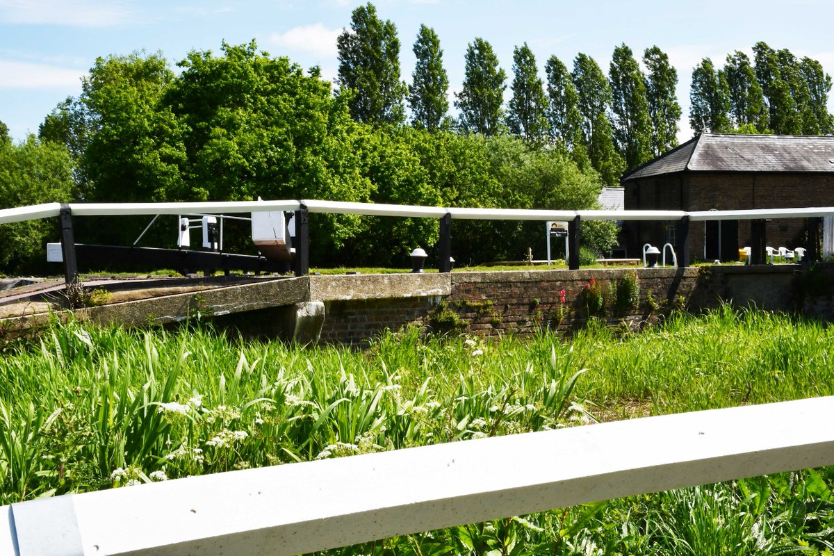 retired_tom's tweet photo. My photos from #May 2022
#CanalRiverTrust #GrandUnionCanal #Soulbury #ThreeLocks #Lock #Bridge
#Canals & #Waterways can provide #Peace & #calm for your own #Wellbeing #Lifesbetterbywater https://t.co/1WfRTm5Kqu