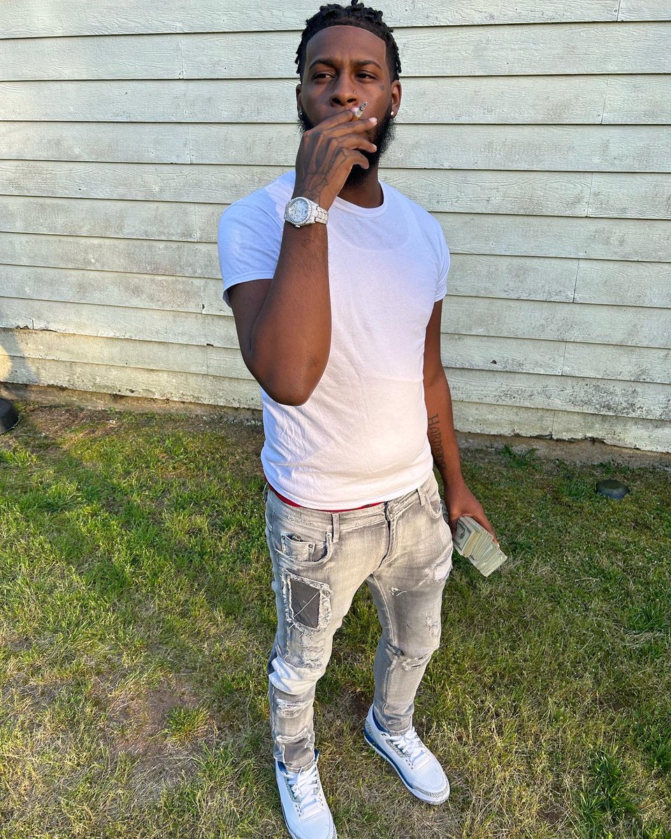 babytimeduke's tweet photo. You can fly in just checc in da bag, my girl gone go an fetch det ๐งณ๐๐ฝโโ๏ธโค๏ธโ๐ฅ. #fatboyincontrol #igseenitfirst #Latepost https://t.co/3ZB78gm6dA