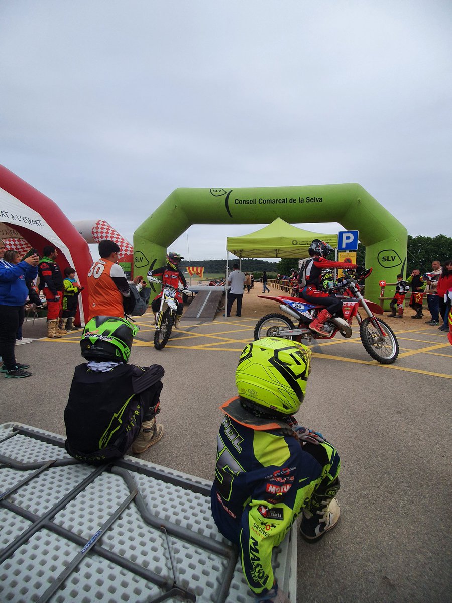 Peu_a_baix's tweet photo. La llavor del mototociclisme català torna amb el XIII ENDURET DE MAÇANET DE LA SELVA @ajMassanet organitzat per #Peuabaix.Èxit de participació de la prova gironina puntuable per el Campionat de Catalunya Enduro infantil @ajMassanet @selvaesports @DiputacioGirona @FCMotociclisme https://t.co/b7tTUgFeZu