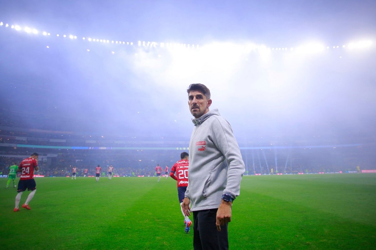 Antonio_Rosique's tweet photo. “El fútbol se juega con la cabeza, con el corazón y también con los huevos”: #Paunovic 

#Chivas es finalista del Clausura 2023

#Colosal 
#Liguilla https://t.co/uQC3woufsE