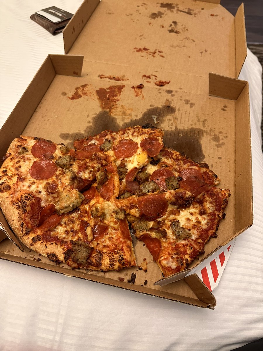 Sprunktastic's tweet photo. @dominos delivery at its best up here in Basalt, CO… https://t.co/OGXcXMhb3J