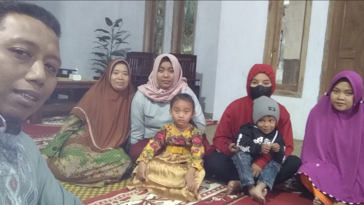 ekohadi85's tweet photo. Jum'at (19/05 ), Eko Hadi Wijaya, Luhkan Kab. Malang, di Ds. Wiyurejo Kec. Pujon, mendampingi Panen Lele program KOLEGA Stunting, panen parsial sebanyak 35 kg (dari 2 kolam bundar D3, diambil size 2-9 ekor/Kg) panen tidak dijual

#GiatLuhkanSatminkalBWI 
#Malang 
#Panen
#luhlapor https://t.co/uldMMEM4Xx