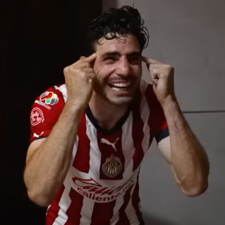 InvictosSomos's tweet photo. En los cuartos de final de vuelta contra Atlas, ganó 10 de 15 duelos aéreos, controlando a Julio César Furch (el mejor delantero por aire en la Liga MX). Y en las semifinales ante América, considerando ambos partidos, se impuso en 14 de 17 de batallas aéreas, reduciendo al máximo la influencia de Henry Martín (capitán americanista y campeón goleador). Lo del Pollo Briseño en lo que llevamos de Liguilla ha sido absolutamente memorable. CAPITÁN SIN GAFETE.