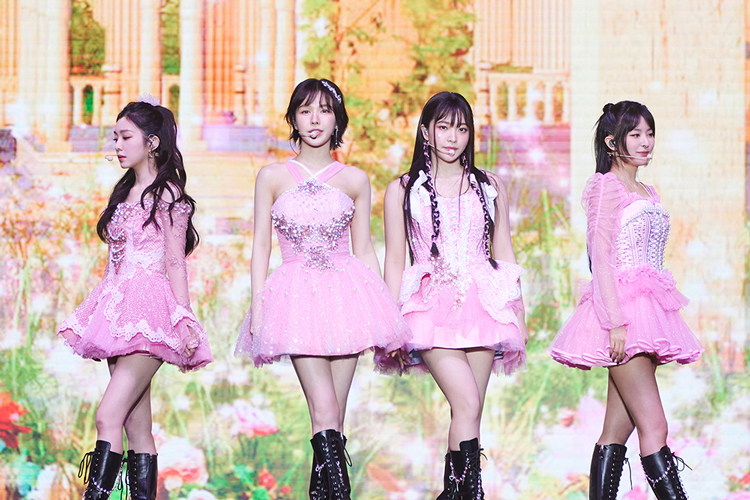 SMTOWN_SUPPORT's tweet photo. #SM엔터테인먼트 #보도자료
레드벨벳, 인도네시아 첫 단독 콘서트도 전석 매진 성황! (2023-05-22)
▶️ https://t.co/saAgCzutYa
#SMTOWN #PressCenter
#뮤직매거진 #MusicMagazine https://t.co/1hZMQ4bsLE