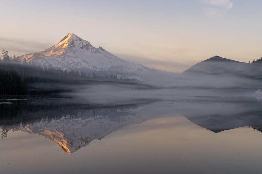 neoyia2's tweet photo. Mt. Hood Sunrise [OC] [5332x3555] via https://t.co/zsPC0wNpKD https://t.co/XJT3IXVqNf