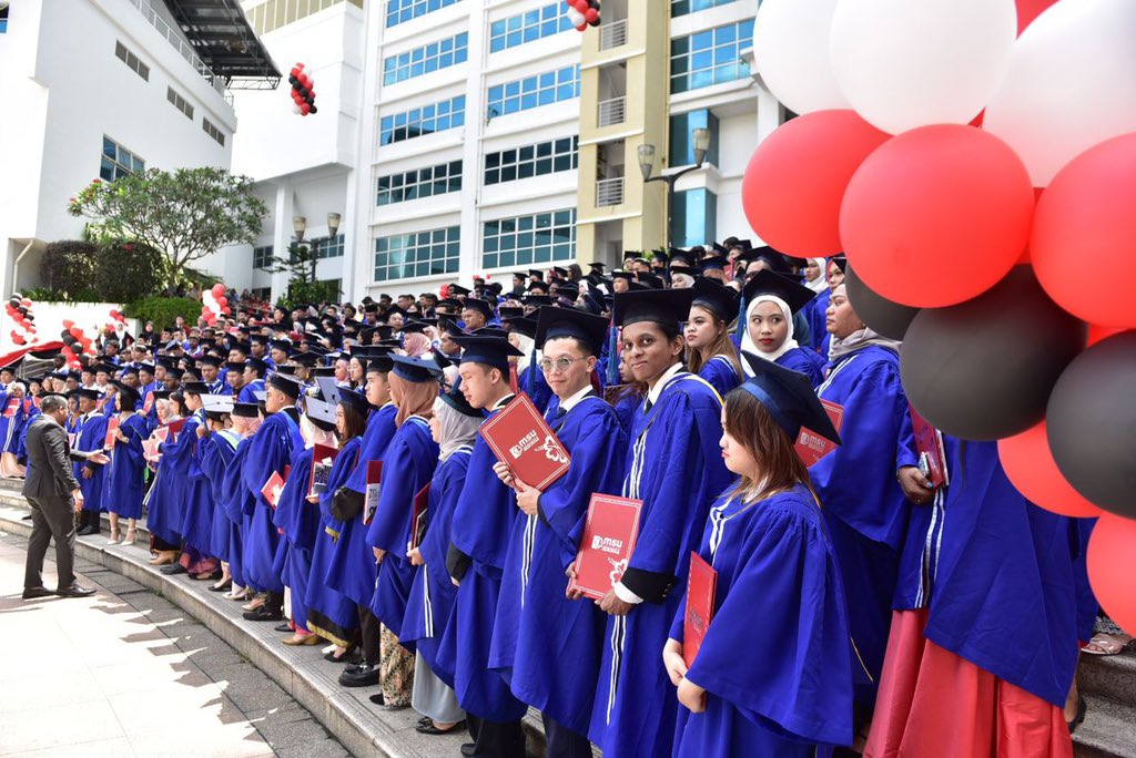 MSUcollege's tweet photo. MSU Colleges’ 25th Convocation Ceremony has officially ended. Dear #MSUrians, your journey to a greater you has just begun. Keep believing in yourselves, and all the best for your future.
#MSUcollege #Graduasi25 https://t.co/CwVQZillTM