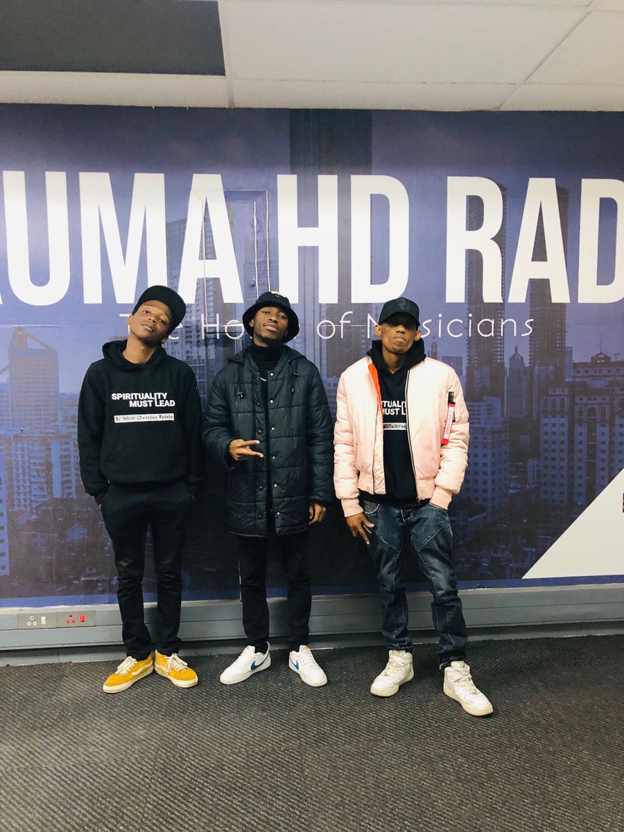 TheAngelsDen3's tweet photo. The DreamTeam🙌🏽🖤🖤🖤🔥✨

Cyphers With The Angels Lately Episode Go Check it Out!!! 👇🏽👇🏽💯

https://t.co/LpfvJm0sjj https://t.co/eKHXlnF8j9