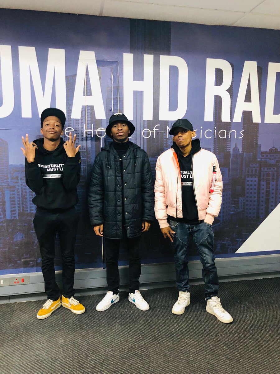 TheAngelsDen3's tweet photo. The DreamTeam🙌🏽🖤🖤🖤🔥✨

Cyphers With The Angels Lately Episode Go Check it Out!!! 👇🏽👇🏽💯

https://t.co/LpfvJm0sjj https://t.co/eKHXlnF8j9