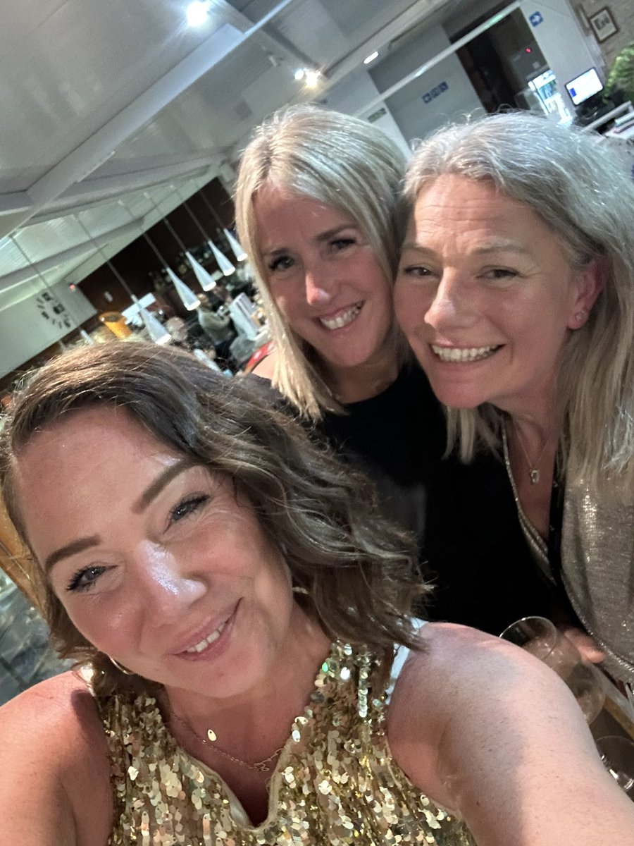 zoboscott's tweet photo. Thank you for an incredible evening of fun and laughter @clairebrig
 @goldmedalagents #AdvConf2023 https://t.co/udQThmrrzJ