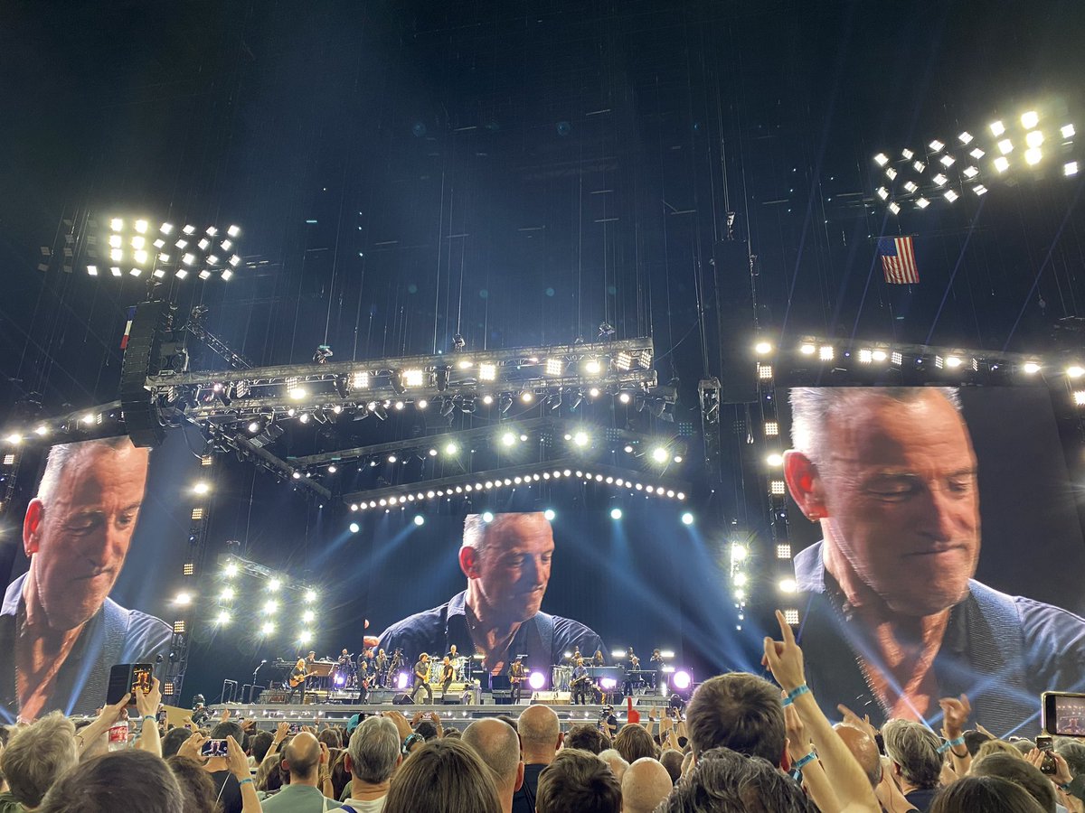 abrophy's tweet image. Paris and Rome complete. Back to US. #springsteen2023