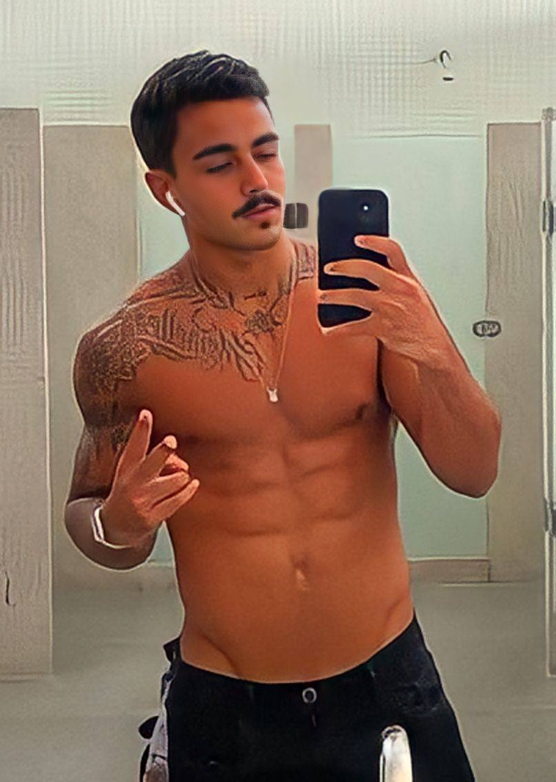 DplRico's tweet photo. Modelo da Anitta https://t.co/iPSYDmTCNh