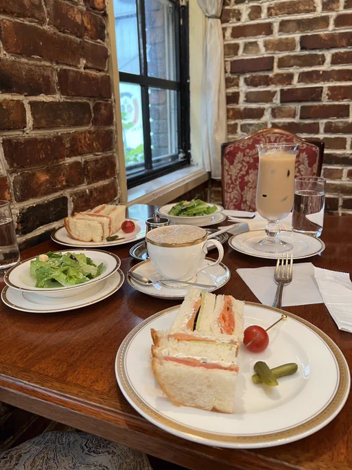 急に呼び出しちゃいましためちゃくちゃ楽しかった…!私もチョコケーキ1番おいしい更新したなぁ…! うらさんの生ぬいちゃま、ちょこんと上向いてて可愛かったー!!