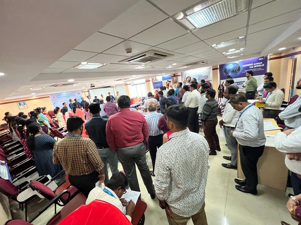 boioakarnataka's tweet photo. Blood Donation Camp at Bengaluru ZO inaugurated by our beloved Gen Secretary Com.Madhusudhana and our Zonal Manager - Com.  M P Ramesh . https://t.co/227ew8ewWB